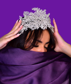 WHITE FLORAL SILVER TIARA | تاج فضة زهري بأحجار بيضاء