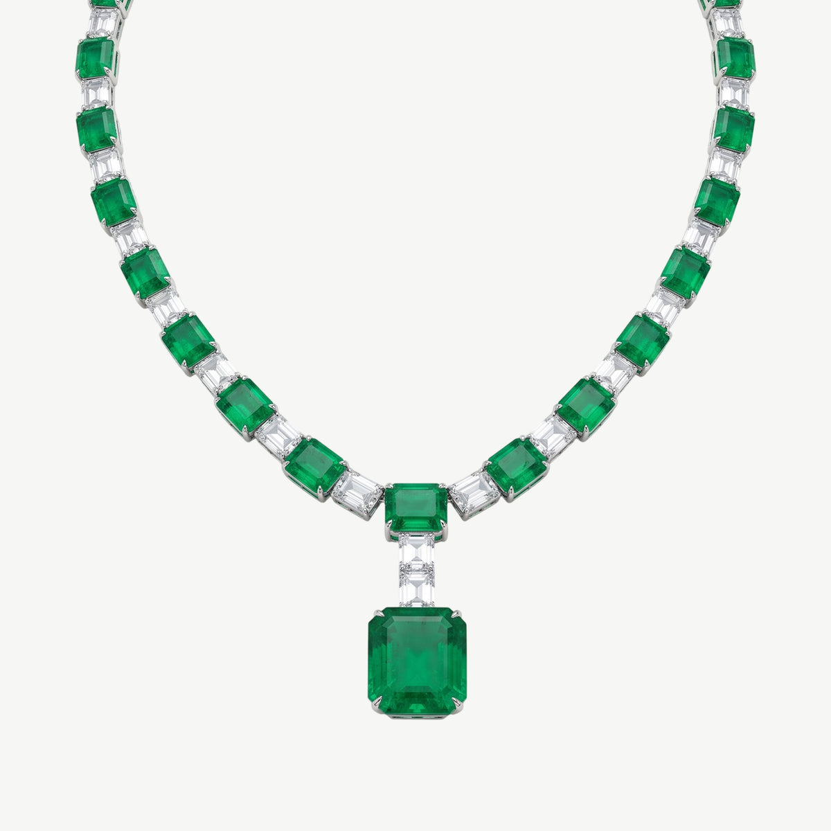 GREEN STONE SILVER NECKLACE | قلادة فضة بأحجار خضراء