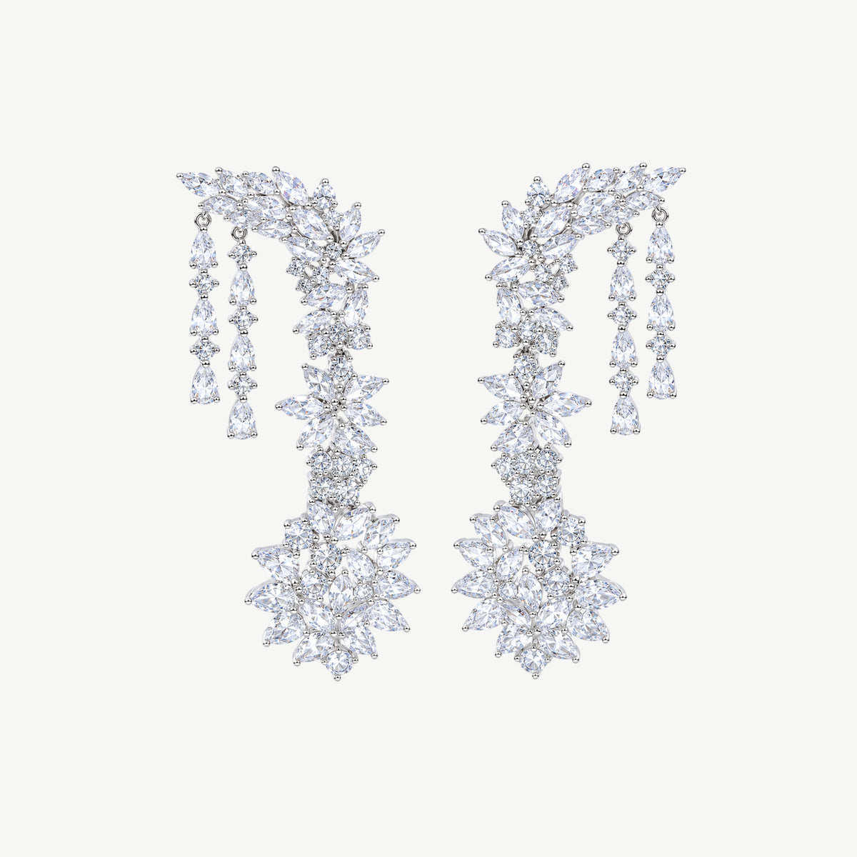 WHITE FLORAL SILVER EARRINGS | أقراط فضة بيضاء بتصميم زهري