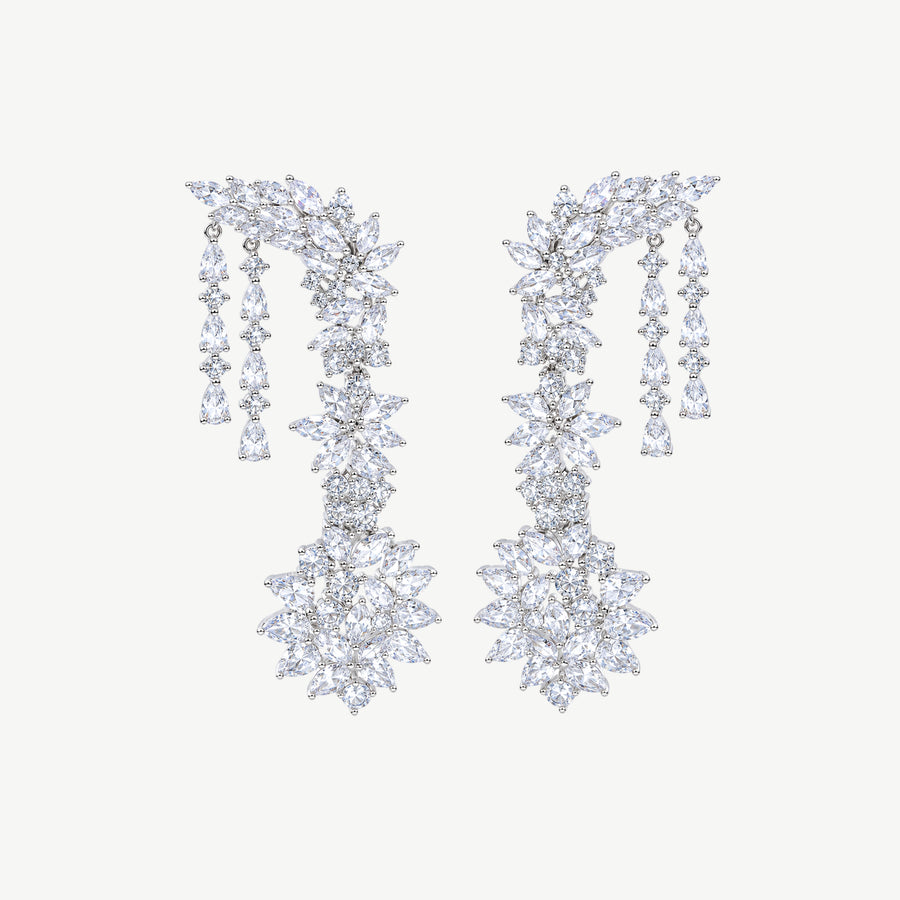 WHITE FLORAL SILVER EARRINGS | أقراط فضة بيضاء بتصميم زهري