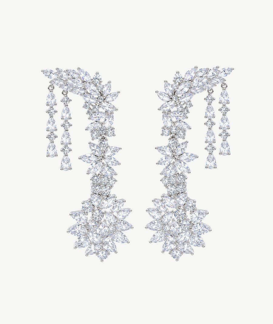 WHITE FLORAL SILVER EARRINGS | أقراط فضة بيضاء بتصميم زهري