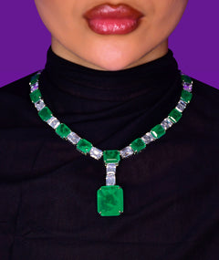 GREEN STONE SILVER NECKLACE | قلادة فضة بأحجار خضراء